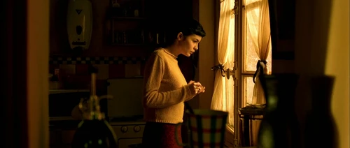 Still frame 40 from Amelie (2001) directed by Jean-Pierre Jeunet
