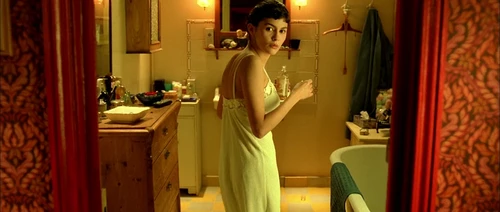 Still frame 44 from Amelie (2001) directed by Jean-Pierre Jeunet