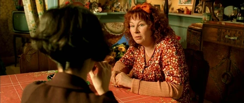 Still frame 51 from Amelie (2001) directed by Jean-Pierre Jeunet