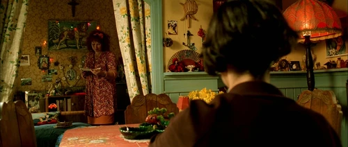 Still frame 53 from Amelie (2001) directed by Jean-Pierre Jeunet