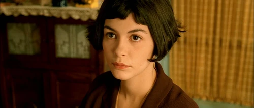 Still frame 54 from Amelie (2001) directed by Jean-Pierre Jeunet