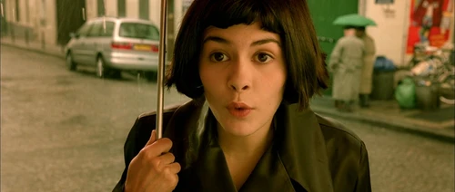 Still frame 57 from Amelie (2001) directed by Jean-Pierre Jeunet