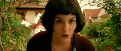 Still frame 61 from Amelie (2001) directed by Jean-Pierre Jeunet