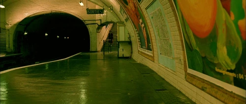 Still frame 64 from Amelie (2001) directed by Jean-Pierre Jeunet
