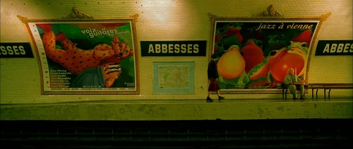 Still frame 65 from Amelie (2001) directed by Jean-Pierre Jeunet