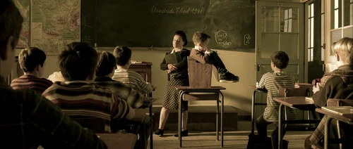 Still frame 68 from Amelie (2001) directed by Jean-Pierre Jeunet