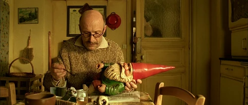 Still frame 70 from Amelie (2001) directed by Jean-Pierre Jeunet