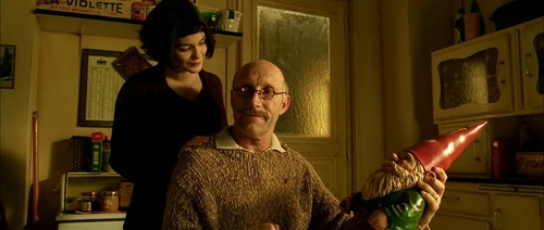 Still frame 71 from Amelie (2001) directed by Jean-Pierre Jeunet