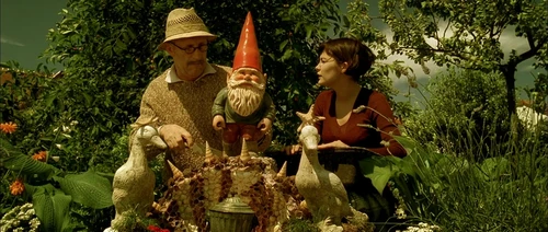 Still frame 72 from Amelie (2001) directed by Jean-Pierre Jeunet