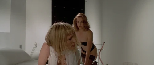 Still frame 106 from American Psycho (2000) directed by Mary Harron