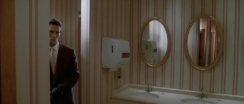 Still frame 118 from American Psycho (2000) directed by Mary Harron