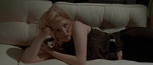 Still frame 173 from American Psycho (2000) directed by Mary Harron
