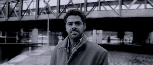 Still frame 1 from Angel-A (2005) directed by Luc Besson