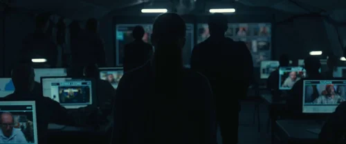 Still frame 18 from Arrival (2016) directed by Denis Villeneuve