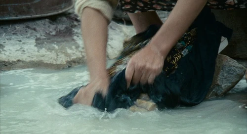 Still frame 7 from Babel (2006) directed by Alejandro G. Iñárritu