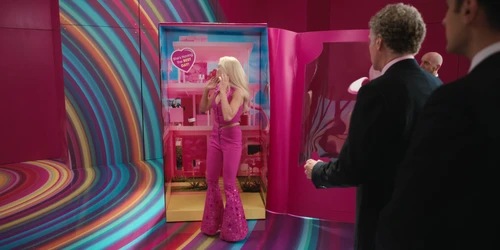 Still frame 118 from Barbie (2023) directed by Greta Gerwig
