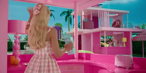 Still frame 11 from Barbie (2023) directed by Greta Gerwig