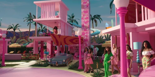Still frame 219 from Barbie (2023) directed by Greta Gerwig