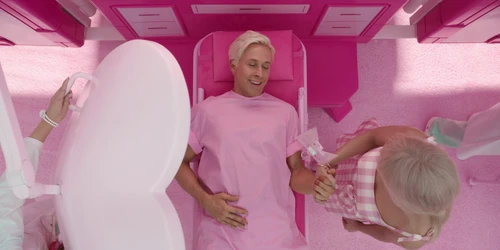Still frame 23 from Barbie (2023) directed by Greta Gerwig