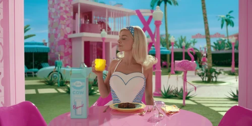 Still frame 38 from Barbie (2023) directed by Greta Gerwig