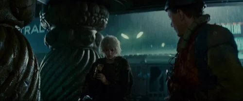 Still frame 38 from Blade Runner (1982) directed by Ridley Scott