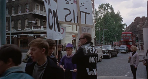 Still frame 105 from Blow-Up (1966) directed by Michelangelo Antonioni