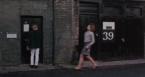 Still frame 110 from Blow-Up (1966) directed by Michelangelo Antonioni