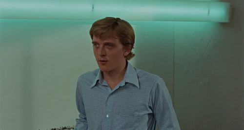 Still frame 122 from Blow-Up (1966) directed by Michelangelo Antonioni