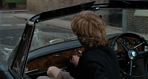 Still frame 10 from Blow-Up (1966) directed by Michelangelo Antonioni