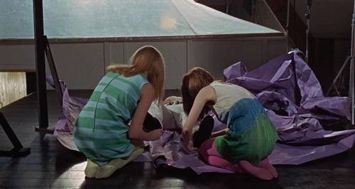 Still frame 181 from Blow-Up (1966) directed by Michelangelo Antonioni