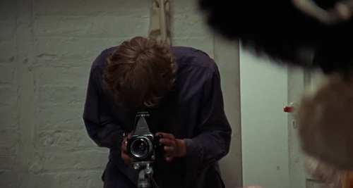 Still frame 17 from Blow-Up (1966) directed by Michelangelo Antonioni