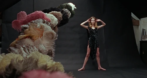 Still frame 18 from Blow-Up (1966) directed by Michelangelo Antonioni