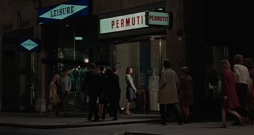 Still frame 227 from Blow-Up (1966) directed by Michelangelo Antonioni
