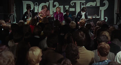 Still frame 230 from Blow-Up (1966) directed by Michelangelo Antonioni