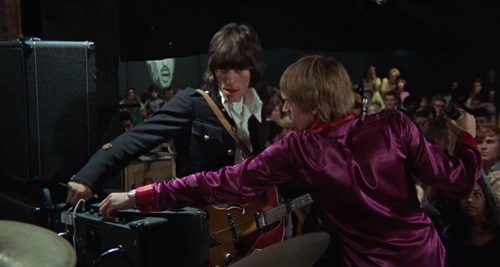 Still frame 232 from Blow-Up (1966) directed by Michelangelo Antonioni