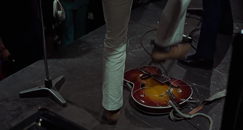 Still frame 233 from Blow-Up (1966) directed by Michelangelo Antonioni