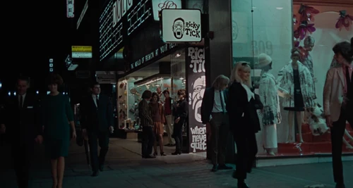 Still frame 235 from Blow-Up (1966) directed by Michelangelo Antonioni