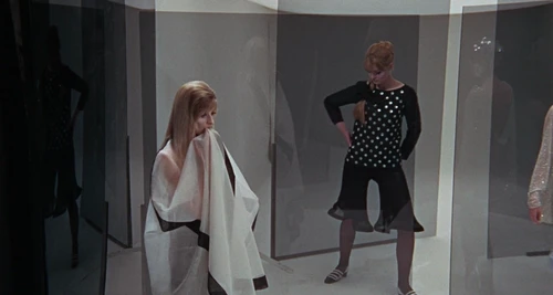 Still frame 33 from Blow-Up (1966) directed by Michelangelo Antonioni