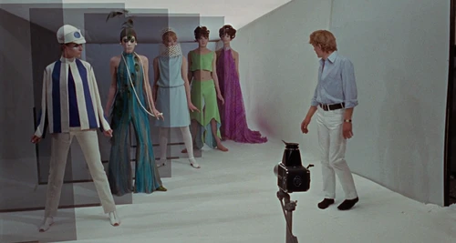 Still frame 40 from Blow-Up (1966) directed by Michelangelo Antonioni