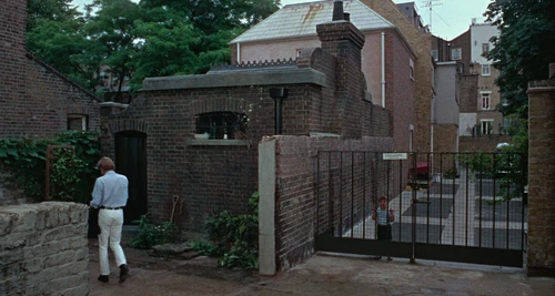 Still frame 43 from Blow-Up (1966) directed by Michelangelo Antonioni