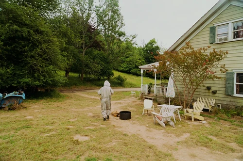 Still frame 86 from Bugonia (2025) directed by Yorgos Lanthimos