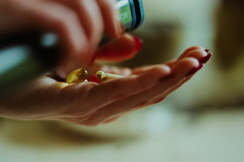 Still frame 10 from Bugonia (2025) directed by Yorgos Lanthimos