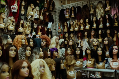 Still frame 136 from Bugonia (2025) directed by Yorgos Lanthimos