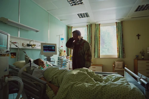 Still frame 204 from Bugonia (2025) directed by Yorgos Lanthimos