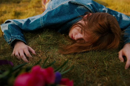 Still frame 261 from Bugonia (2025) directed by Yorgos Lanthimos