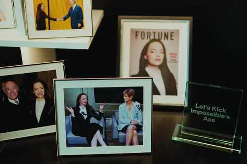 Still frame 32 from Bugonia (2025) directed by Yorgos Lanthimos