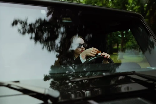 Still frame 36 from Bugonia (2025) directed by Yorgos Lanthimos