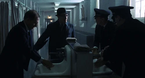 Still frame 8 from Catch Me If You Can (2002) directed by Steven Spielberg