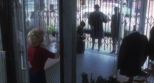 Still frame 10 from Catch Me If You Can (2002) directed by Steven Spielberg