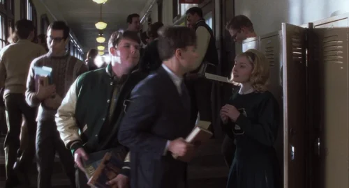 Still frame 16 from Catch Me If You Can (2002) directed by Steven Spielberg